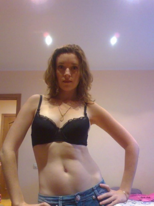 Explicit Nude Selfie of a Naked Girl - Uncensored and Provocative Photo