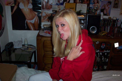 Steamy Student Erotica: Slim Coed Seduction
