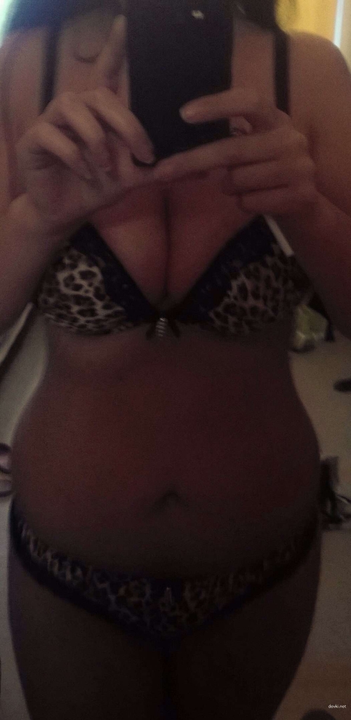 Sultry Selfies: Hot Pics Sent from Phone