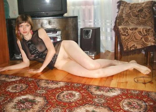 Hot Young Mom Naked: Explicit Nude Photoshoot