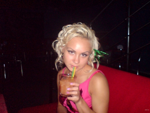 Sexy Nude Blonde Babe: Slim and Stunning in the Buff