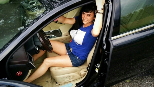 Amateur Woman Loves Public Nudity: Explicit Photos