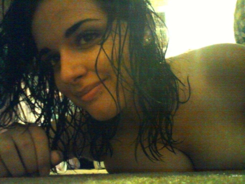 Seductive Mulatto Tears Apart Her Holes: Explicit Solo Play