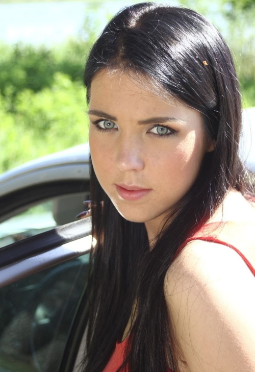 Hot Young Girl Masturbates: Explicit Solo Teen XXX Action