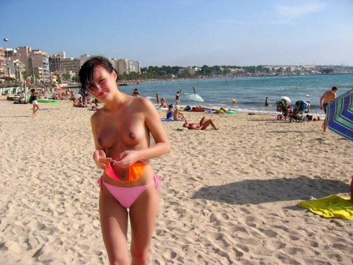 Slender Babe at the Beach: Hot Bikini Body on Display