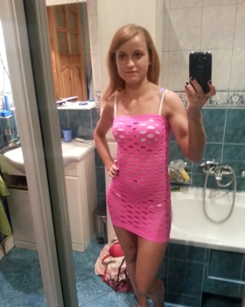 Seductive amateur snaps sexy boob pics - Explicit and Direct!