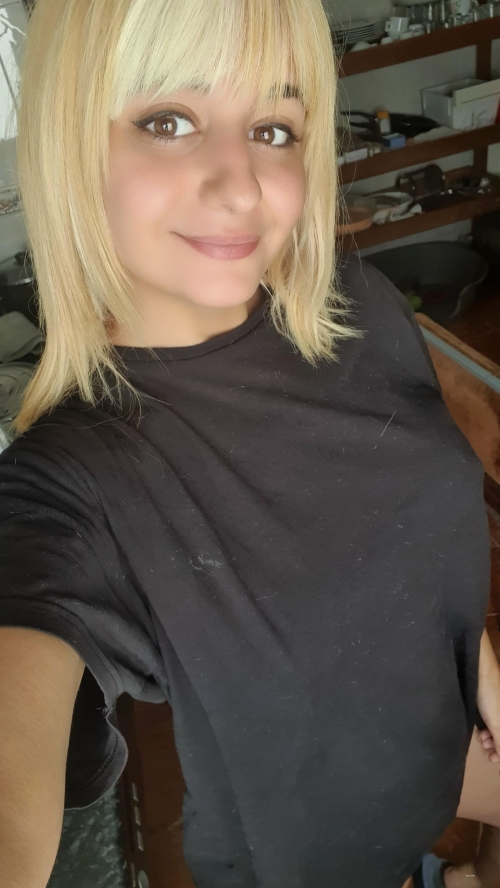 Blonde Babe Reveals Juicy Pussy: Explicit Close-Up Photo
