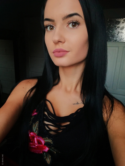 Slim with Great Boobs and Tattoo: Explicit Photo