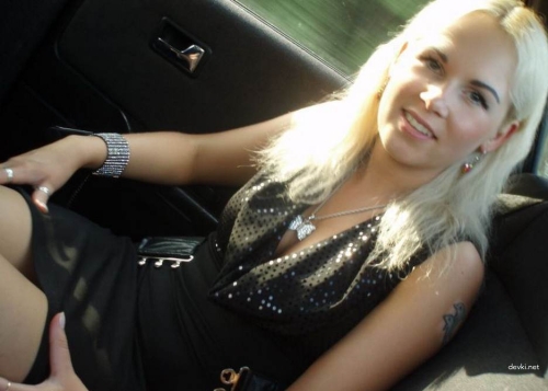 Stunning Blonde Amateur Photos: Explicit Shots of Gorgeous Bombshell