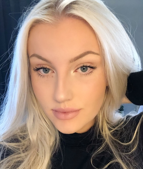 Curvy Naked Blonde Beauty: Thick and Sexy Russian Girl Exposed