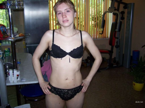 Girl gets fucked by guy and sausage: Explicit threesome action!