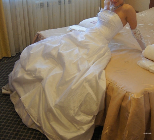 Topless Bride: Woman in Wedding Dress Shows Boobs
