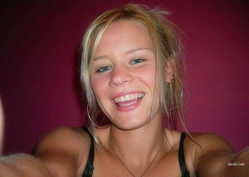 Hot Girlfriend Gives Blowjob to Guy - Explicit Oral Sex Scene