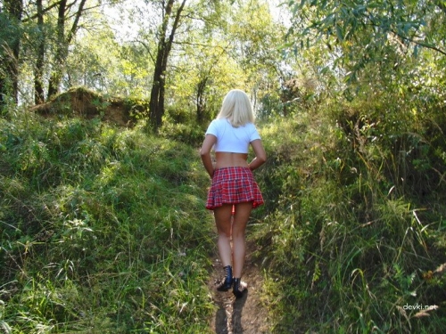 Blonde Naked in Park - Explicit Nude Stroll for Voyeurs