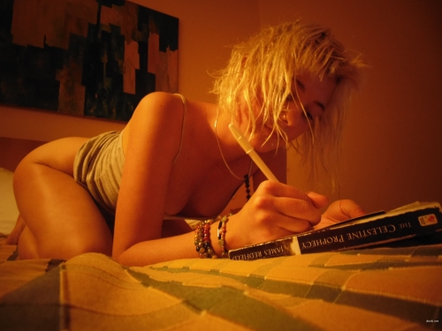 Hot Teen Babe Porn Photos: Stunning Girl Gets Naughty and Naked