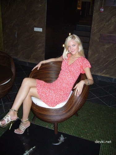 Explicit Blonde Teen Nude: Uncensored Young Girl Strips Off