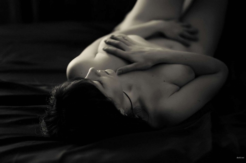 Stunning Homemade Photoshoot with Explicit XXX Action