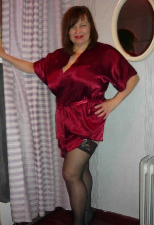 Seductive MILF in Belly Dance Costume Shows Off Mature Curves