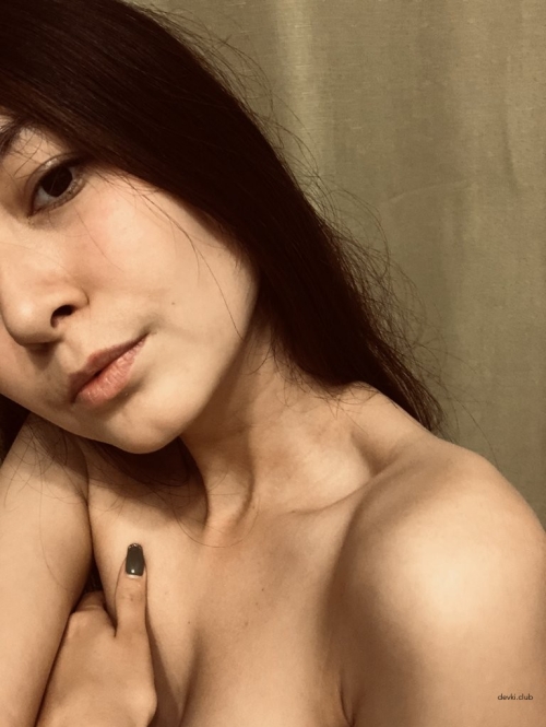 Naked Russian Girl: Explicit Nude Photo Shoot with Stunning Slavic Beauty