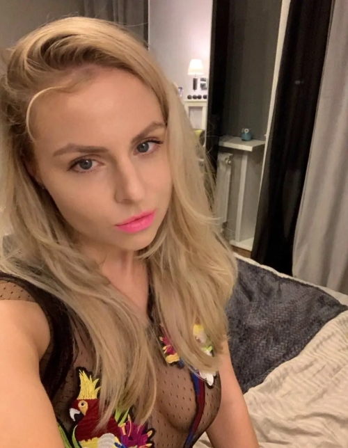 Sexy Girl's Gorgeous Cameltoe - Stunning Close-Up Photo