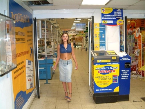 Russian Exhibitionist Beauty Exposing All in Explicit Photoshoot