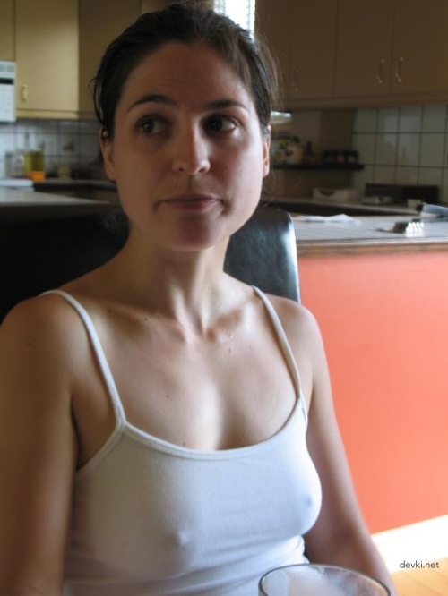 Juicy and Sexy Woman in Explicit Porn Photo - Hot MILF Gets Naughty