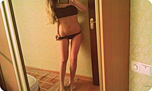 Sensual Beauty: Hot Babe in Light Erotic Pose