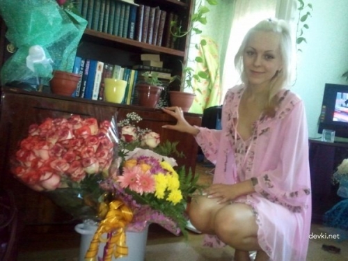 Husband stuffs wife's pussy with flowers in hot porn scene