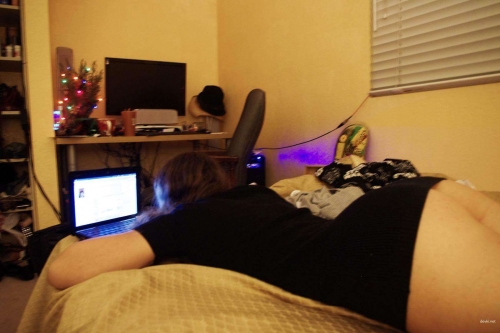 Amateur Anal Plug Enthusiast Gets Naughty in Solo Masturbation Session