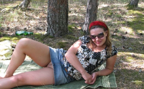 Voluptuous Woman in Nature: Curvy Beauty Poses Boldly Outdoors