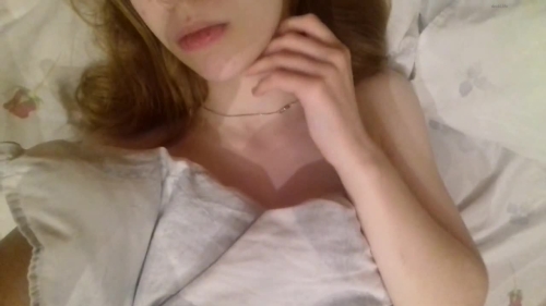 Hot Young Girl Masturbates on Phone - Amateur Teen Solo Porn
