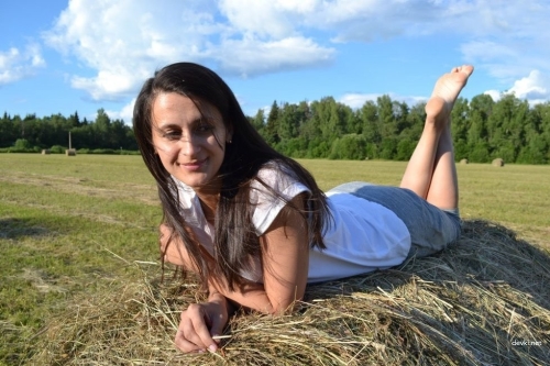 Sexy Brunette Poses Nude in the Forest: Explicit Outdoor Photoshoot