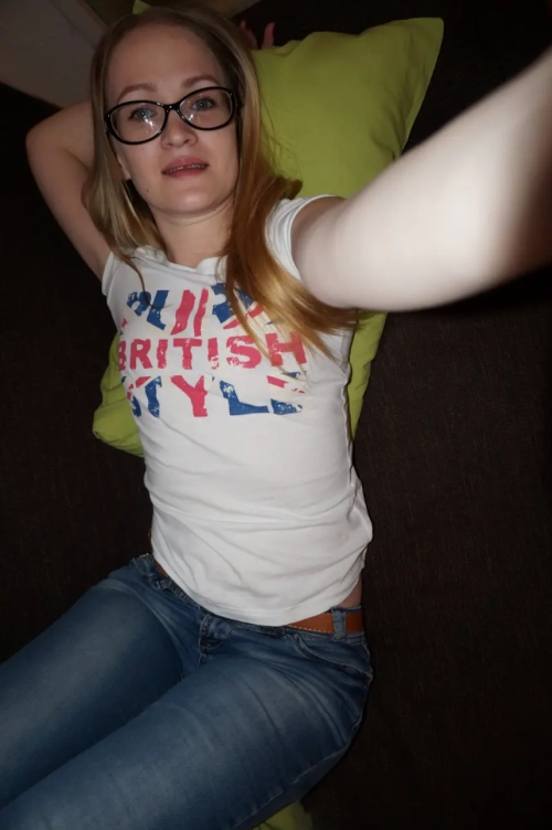 Seductive Babe with Sexy Curves Ready to Showcase - Explicit Content
