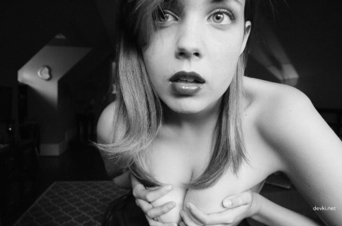 Seductive Babe Poses for Camera: Hot and Explicit Cowgirl Photoshoot
