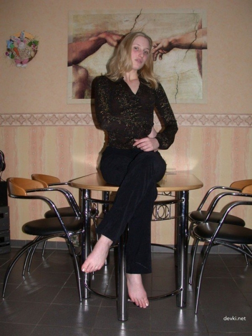 Naked Cowgirl Poses in Bar: Explicit Nude Photoshoot