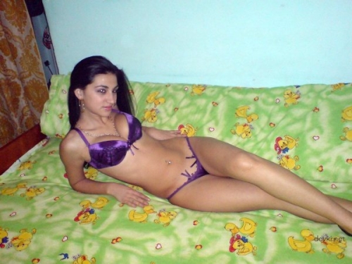 Naked Armenian Woman Exposing All in Provocative Photoshoot