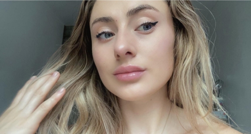 Blonde Selfie Queen: Stunning Russian Beauty with Long Hair and Blue Eyes
