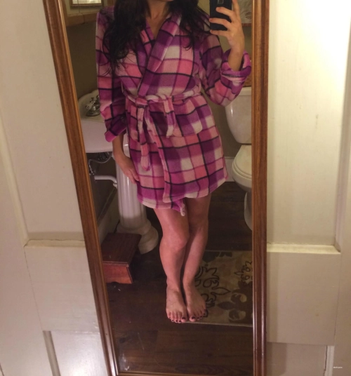Sexy Brunette in Bathrobe: Explicit Home Erotica