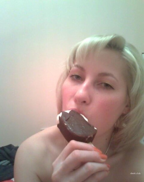 Naked Wife with Ice Cream: Explicit and Sensual Photo Captured