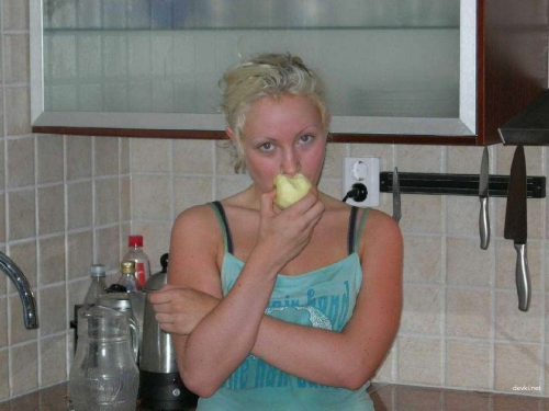 Private Photo of Sexy Blonde Babe: Explicit and Seductive Selfie!