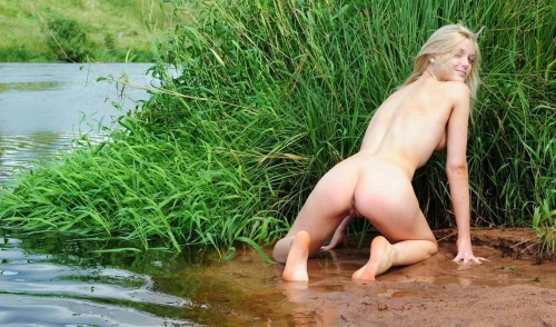 Sexy Blonde Naked on Lake Shore - Explicit Nude Beauty Outdoors