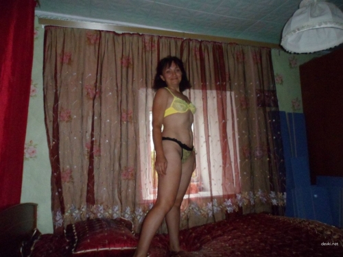 Completely Naked: Explicit Nude Photo Shoot