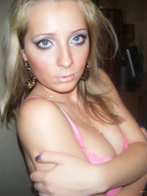Blonde Homemade Sex Photos: Explicit XXX Pics of Hot Blonde Babe