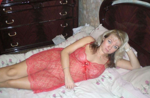 Explicit Naked Woman Home Photos: Uncensored Amateur Nudes