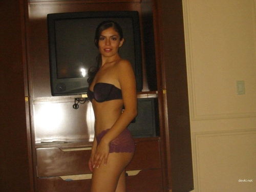 Hot Babe's Explicit Porn Photo Shoot