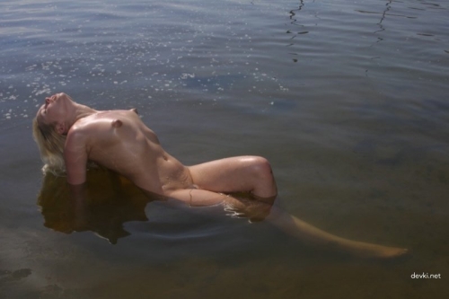 Sexy Babe Bathes in the Sea: Hot Beach Beauty in Bikini