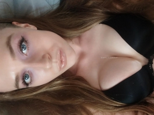 Exclusive Moments: Sexy Selfies and Intimate Home Photos - Explicit Content!