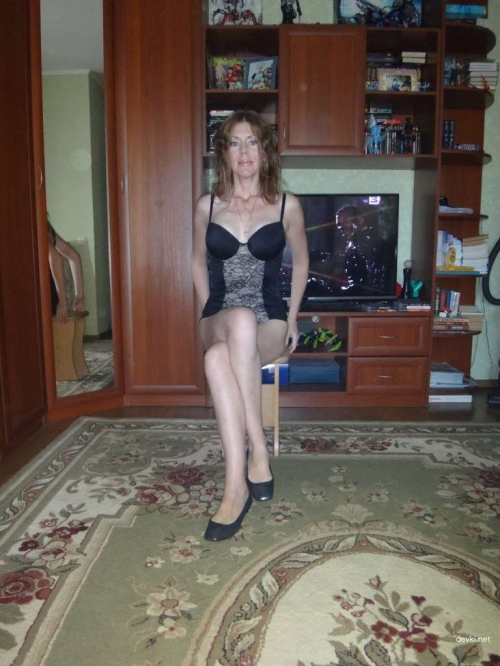 Kinky Woman Pleases Herself: Explicit Solo Action