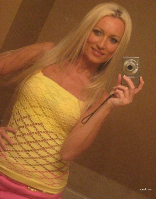Hot Blonde's Homemade Porn: Explicit XXX Action with Stunning Beauty
