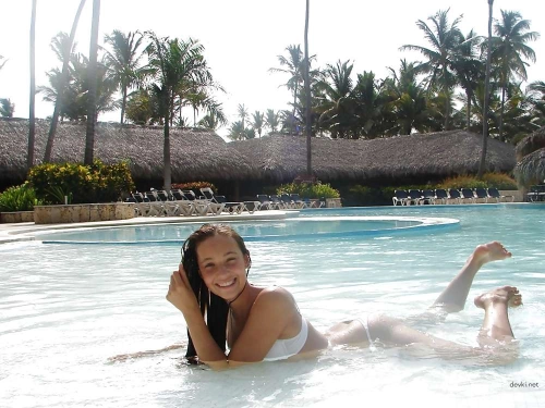 Topless Sunbathing: Sexy Girl Tanning Naked on Beach